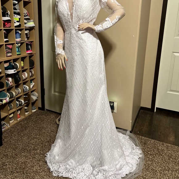 Brand new never worn decided to go sleeveless for my wedding dress instead - Picture 2 of 2